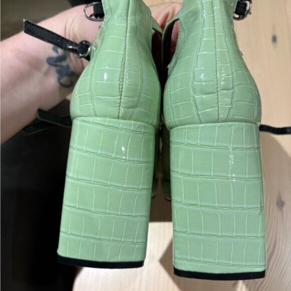 Daisy Street heeled shoes with strap detailing in sage green vinyl - Picture 9 of 13
